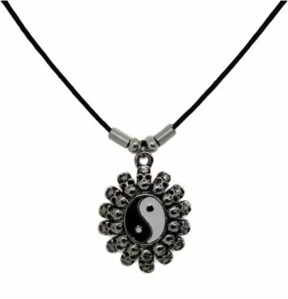 Halskette mit Yin Yang Totenkopfmotiv