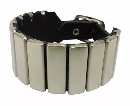 Armband mit flachen Nieten
