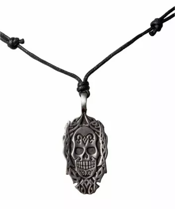 Halskette mit Anhänger Totenkopf