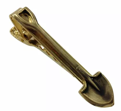 Krawattennadel aus Metall mit Schaufel