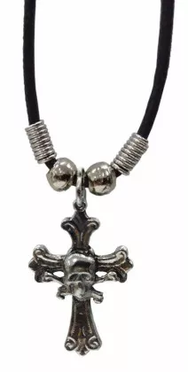 Halskette mit Kreuz und Schädel