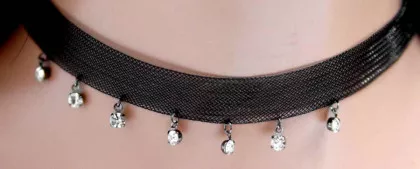 Choker mit Strasssteinchen
