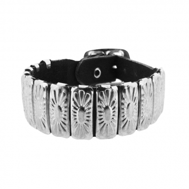 Leather wristband with vintage fashion studs