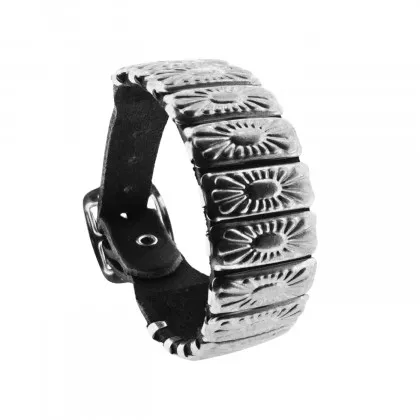 Lederarmband mit Retro Ziernieten