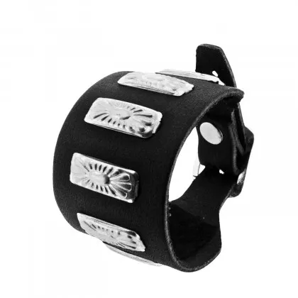 Lederarmband mit Ziernieten