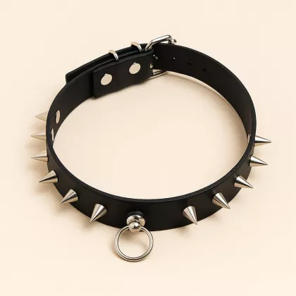 Lederhalsband mit Spikes und O-Ring