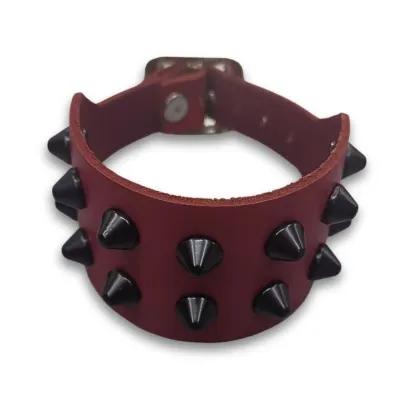 Lederarmband mit schwarzen Spitznieten 2-reihig | weinrot