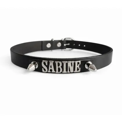 Lederhalsband mit individuellem Namen | Killernieten