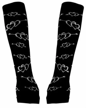 Schwarze Armwärmer mit Herzmotiven