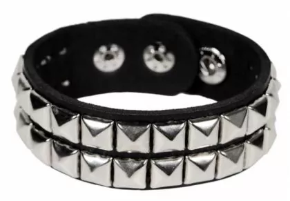 Pyramidennieten Armband