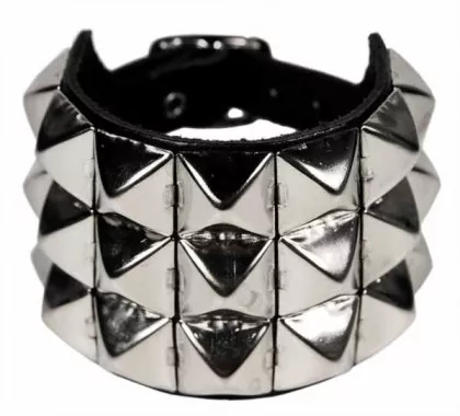 Pyramidennieten Armband