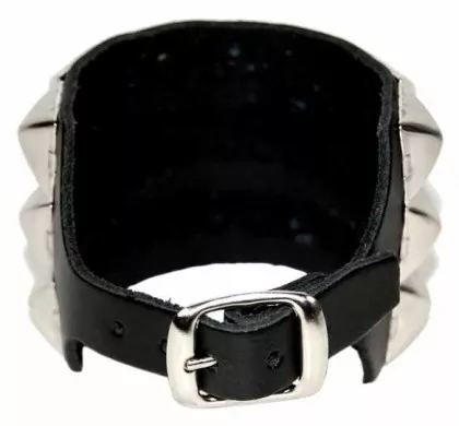 Pyramidennieten Armband
