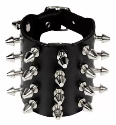 4-reihiges Killernietenarmband
