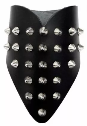 Armband 28 Spitznieten