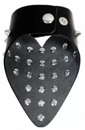 Armband 28 Spitznieten