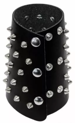 Armband 52 Spitznieten
