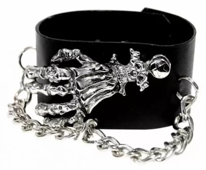 Armband mit Skeletthand