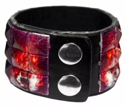 Bedrucktes Nietenarmband Totenkopf