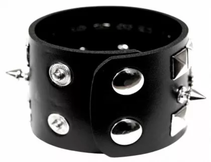 Armband Pyramiden Nieten