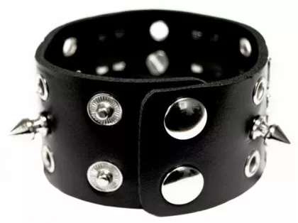 Pyramiden Nieten Armband