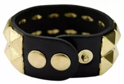 Armband 2 R. Goldene Pyramidennieten