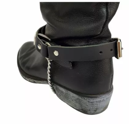 Schwarze Stiefelbänder mit Eisernen Kreuz Nieten