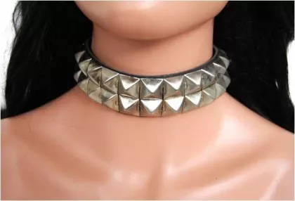 Pyramidennieten 2-reihig Leder Choker