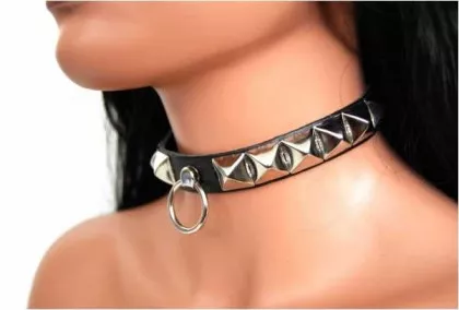 Pyramidennieten & Ring Leder Choker