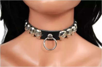 Totenkopfnieten & Ring Leder Choker