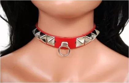 Pyramidennieten & Ring (Rot) Leder Choker