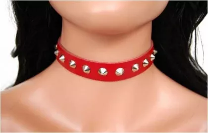 Spitznieten (Rot) Leder Choker