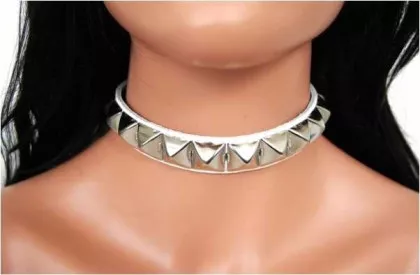 Pyramidennieten (Weiß) Leder Choker