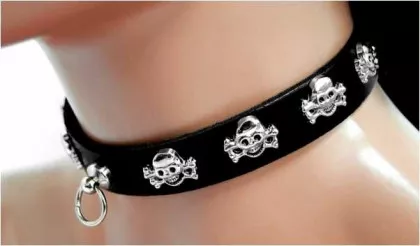 Totenköpfe mit Ring Leder Choker