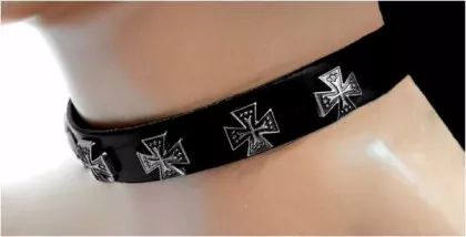 Eiserne Kreuze Leder Choker