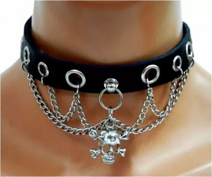 Totenkopf, Ösen und Ketten Leder Choker