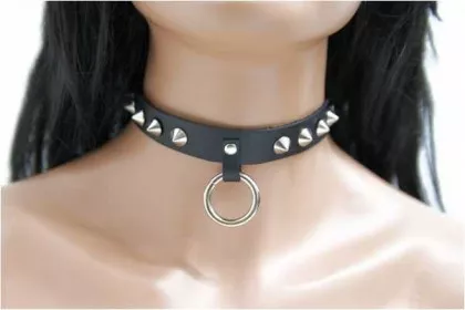 Ring und Spitznieten Choker