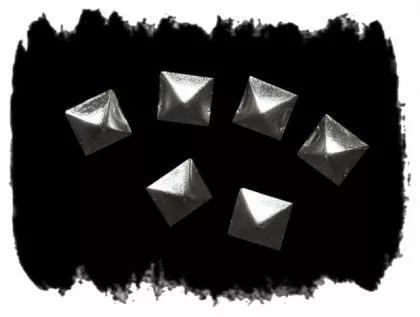 Pyramidennieten Ziernieten 15 mm x 15 mm | 100 Stück in einer Packung