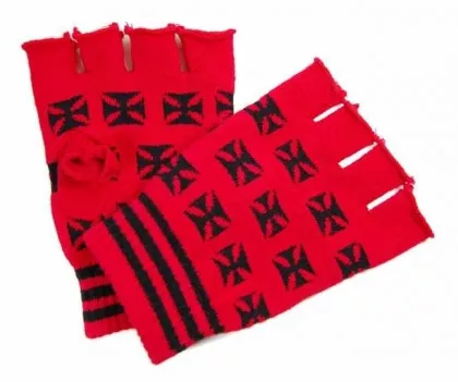 kleine eiserne Kreuze auf rotem Untergrund | Set bestehend aus Schal, Beanie und Handschuhe