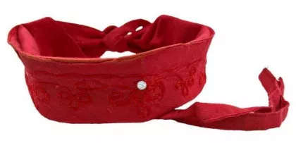 rotes Bandana mit Schlaufen zum Binden