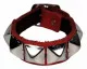 Rotes Armband mit Pyramidennieten