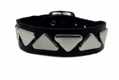 Bracelet triangle studs