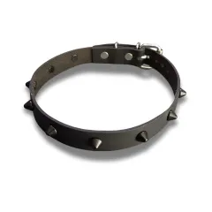Schwarze Spitznieten Leder Choker