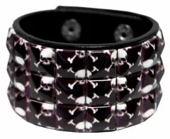 Bedrucktes Nietenarmband Totenköpfe
