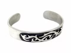 Silberfarbene Armspange